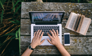 Storytelling per Tour Operator: vendere emozioni prima ancora dei pacchetti (Perché nessuno sogna un foglio Excel)